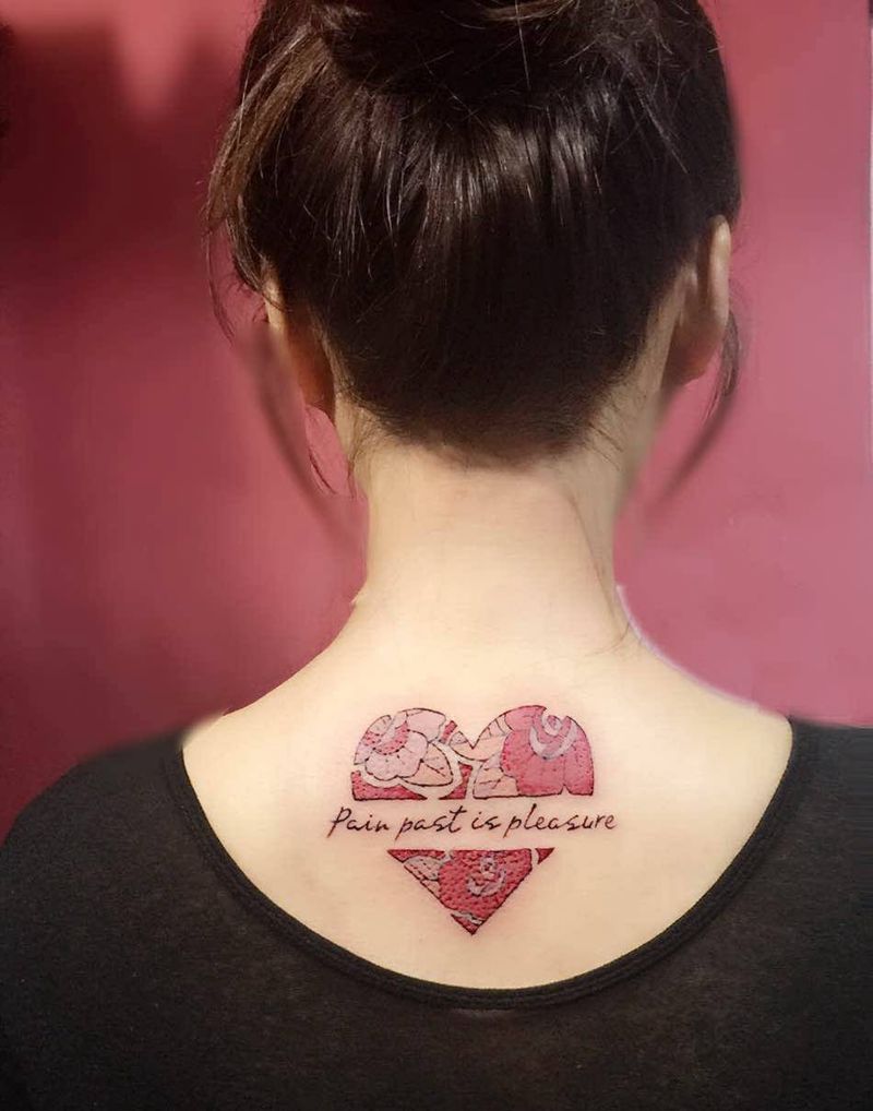 红心纹身图片_背部清新几何纹身图案