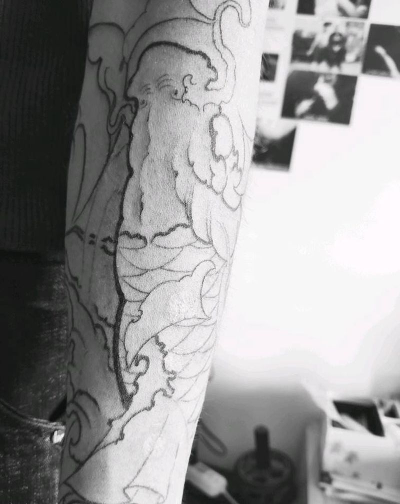 大锦鲤包小臂纹身图片_手臂新传统纹身图案