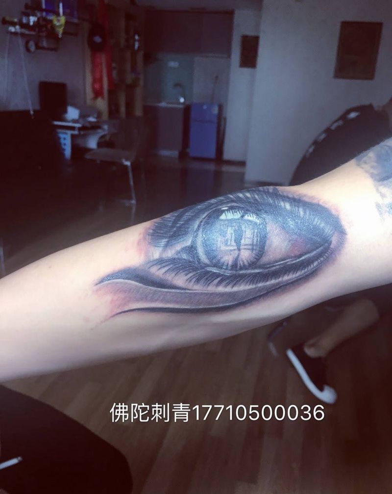 写实眼睛纹身图片_成品手稿手臂写实欧美几何宁夏银川文身 原创纹身图案