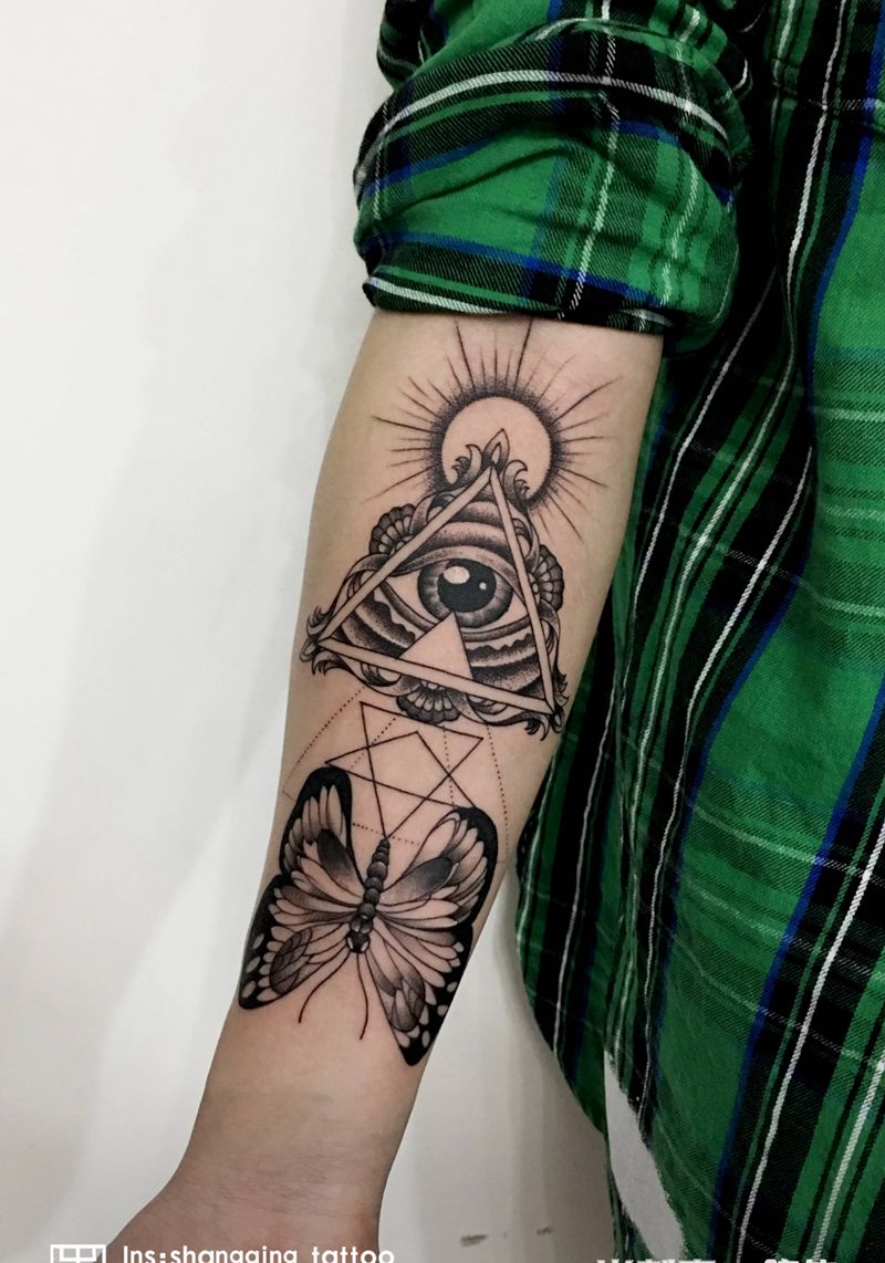 发福碟纹身图片_手臂Old School花体字纹身图案