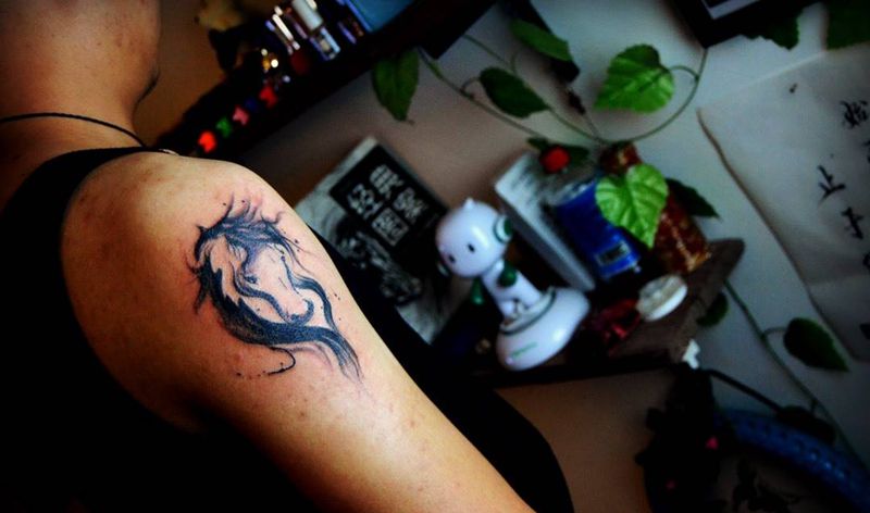 马纹身图片_成品手臂传统动物纹身图案