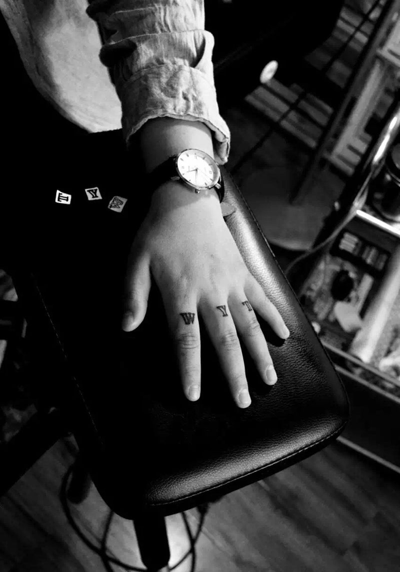 手部字母纹身图片_成品手部清新原创字符纹身图案