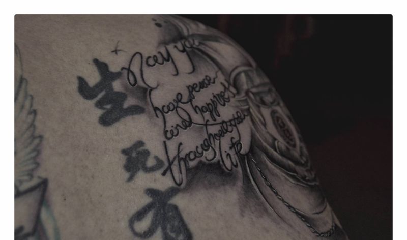 英文帆船纹身图片_肩部花体字纹身图案