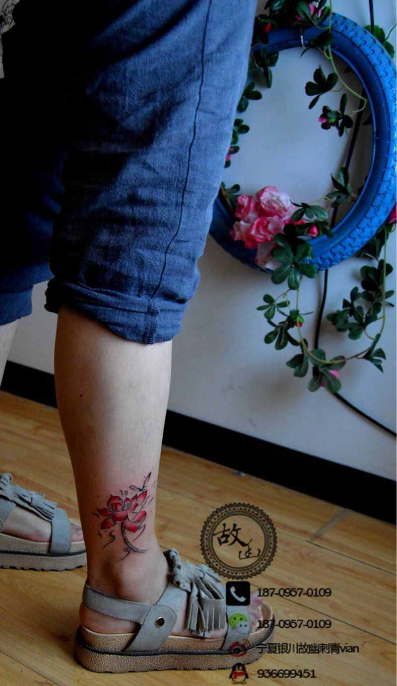 荷花纹身图片_成品手稿腿部清新植物纹身图案