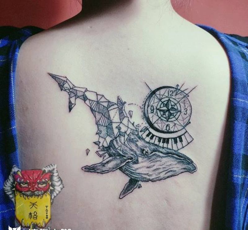 鲸鱼纹身图片_背部几何纹身图案