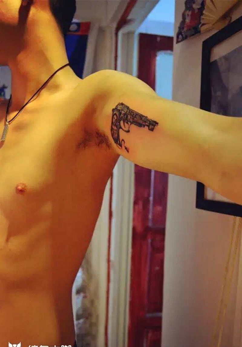 顾客模仿权志龙纹身图片_成品手臂欧美人物纹身图案