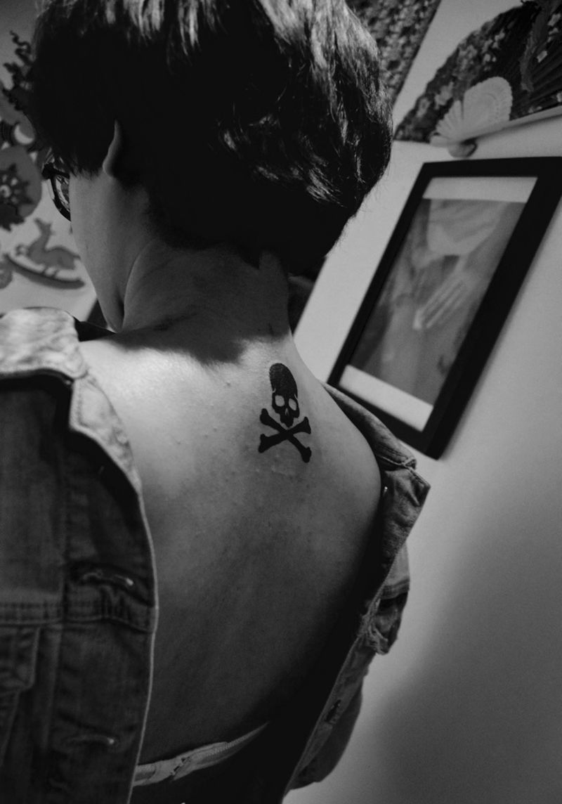 小骷髅纹身图片_成品背部清新鬼神纹身图案