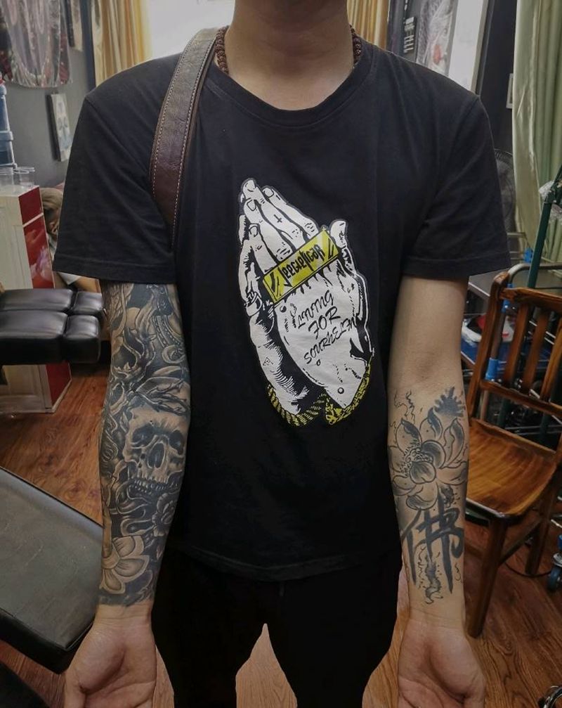 欧美经典灰花臂以中国风荷花纹身图片_欧美以传统纹身图案