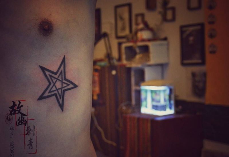 五角星纹身图片