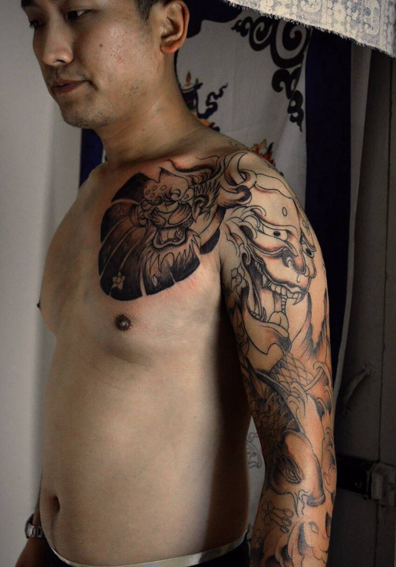 未完成，下次上彩纹身图片_手稿胸部手臂传统动物鬼神原创植物纹身图案