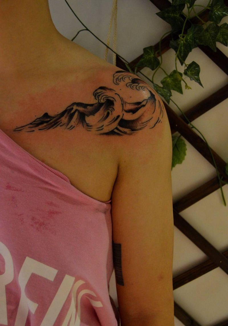 遮盖字母纹身图片_成品手稿肩部传统几何纹身图案