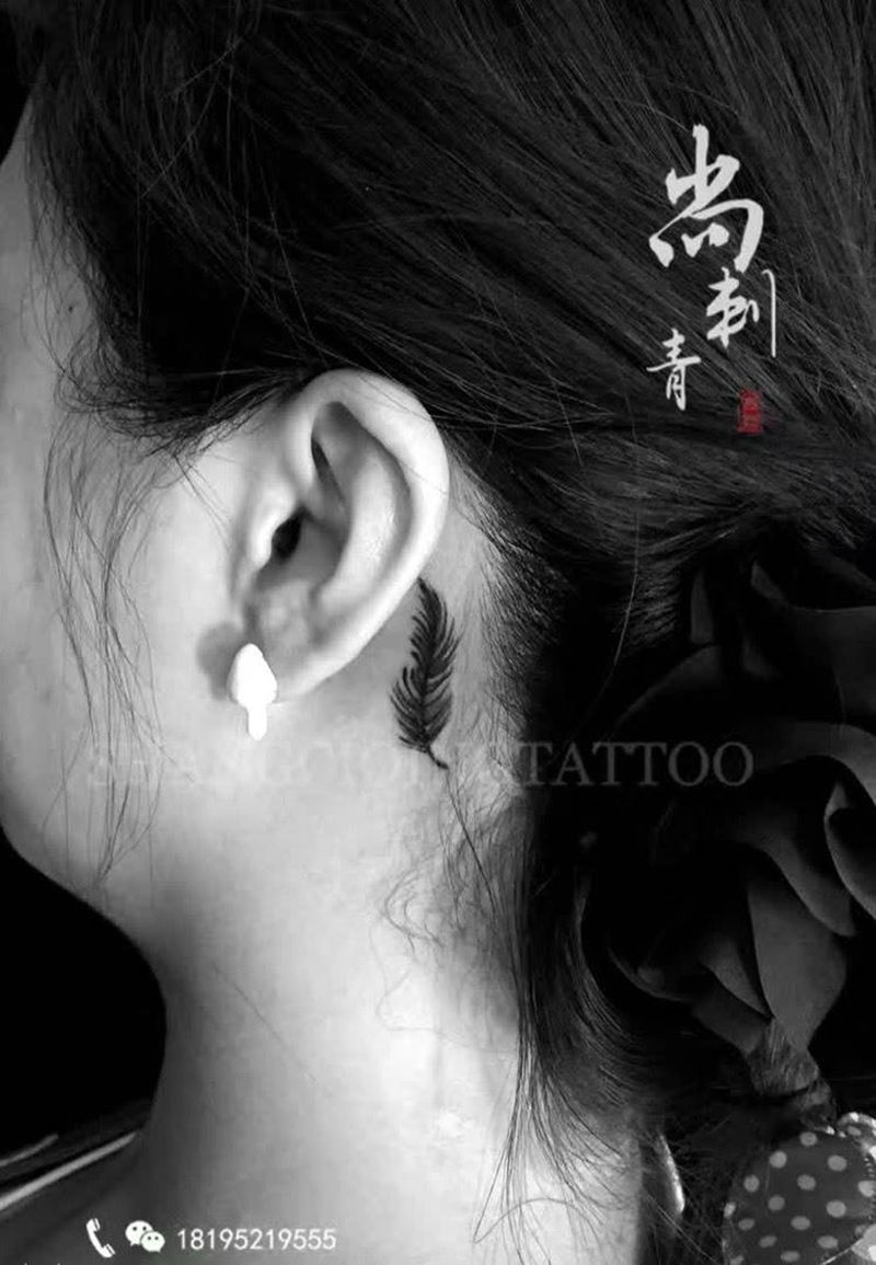 小清新羽毛纹身图片_成品颈部清新欧美纹身图案
