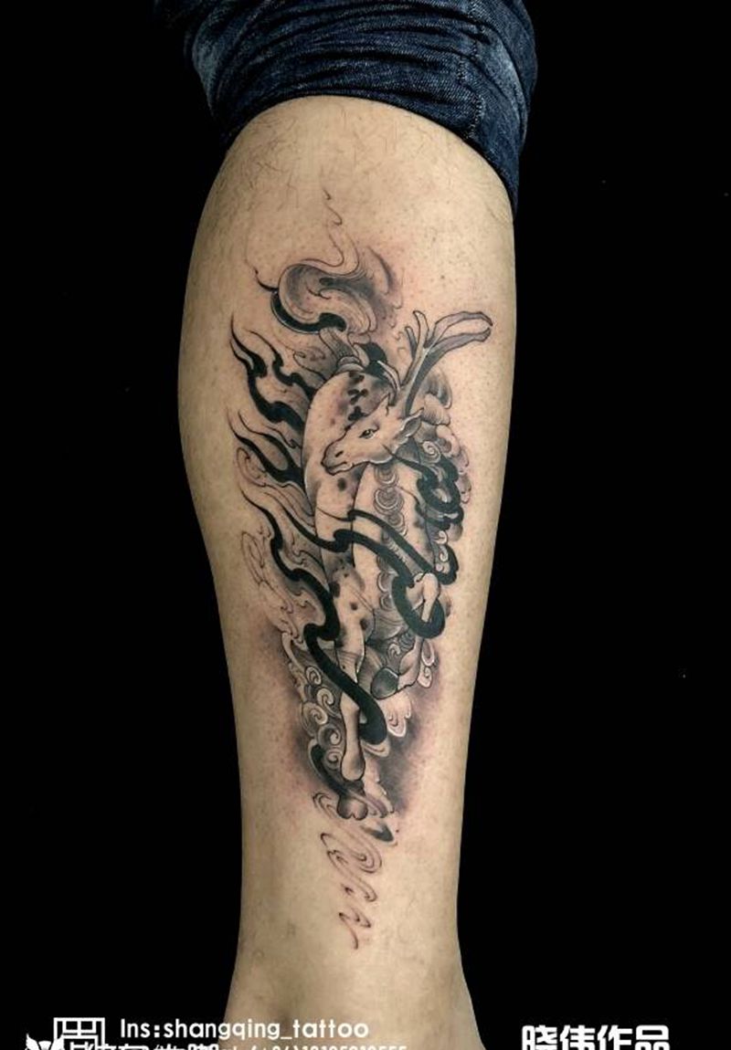 鹿纹身图片_腿部传统清新动物成品纹身图案