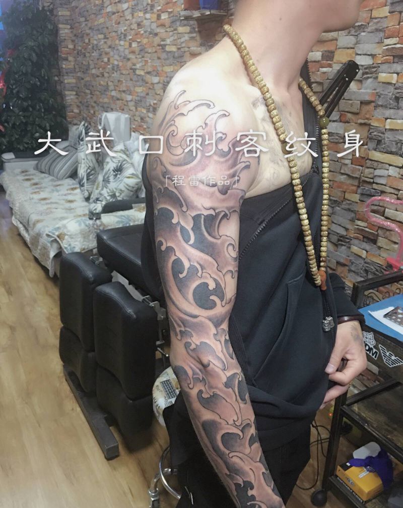 浪臂纹身图片_手臂纹身图案