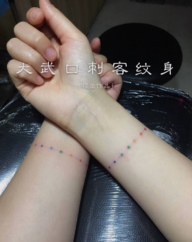 七彩小点纹身图片_手臂纹身图案