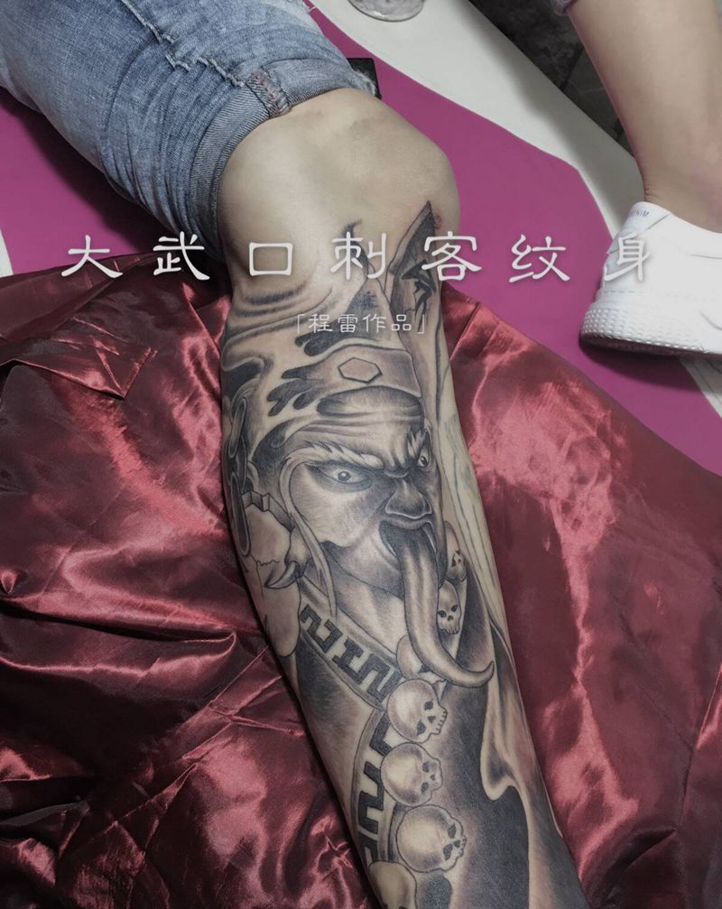 白无常纹身图片_腿部纹身图案