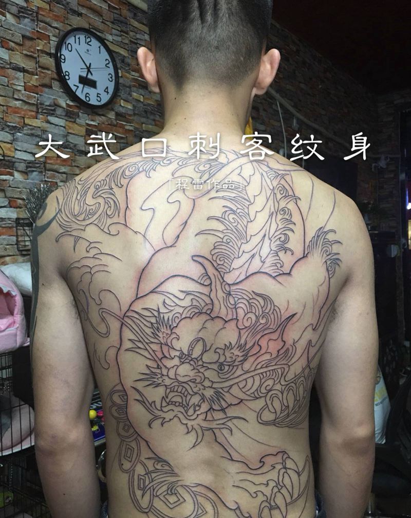 貔貅纹身图片_背部纹身图案