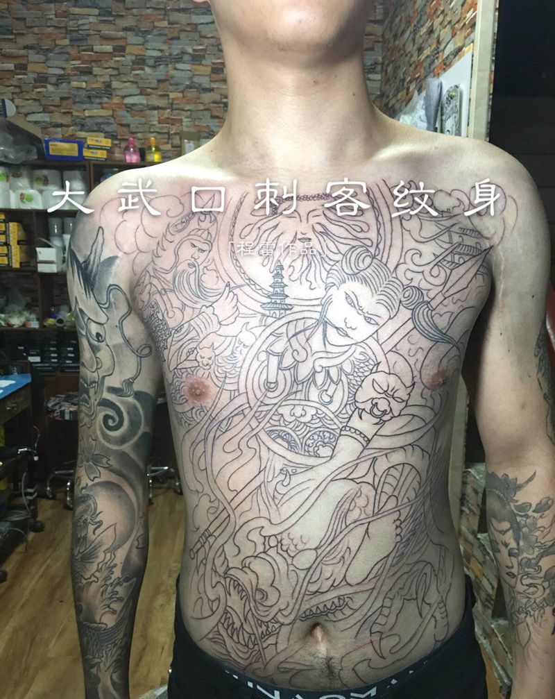 哪吒纹身图片_背部纹身图案