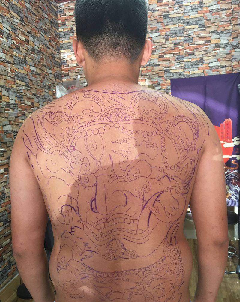 大黑天纹身图片_背部纹身图案