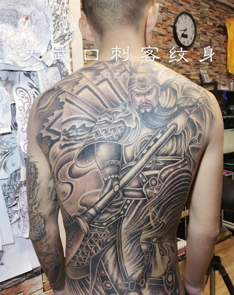 战马关公纹身图片_背部纹身图案