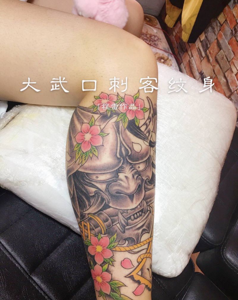 般若纹身图片_腿部纹身图案