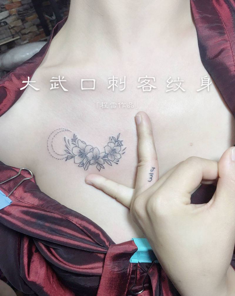 三个小清新纹身图片_胸部纹身图案
