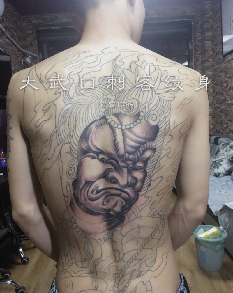 第一回合上色纹身图片_背部纹身图案