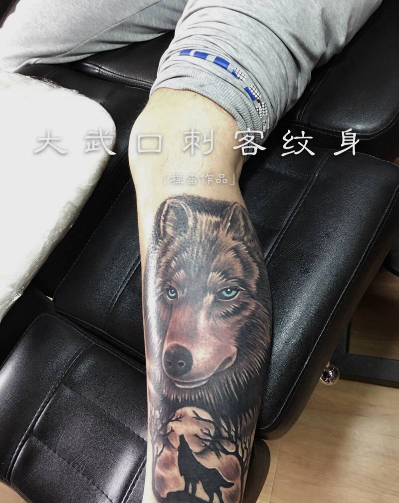狼纹身图片_腿部纹身图案