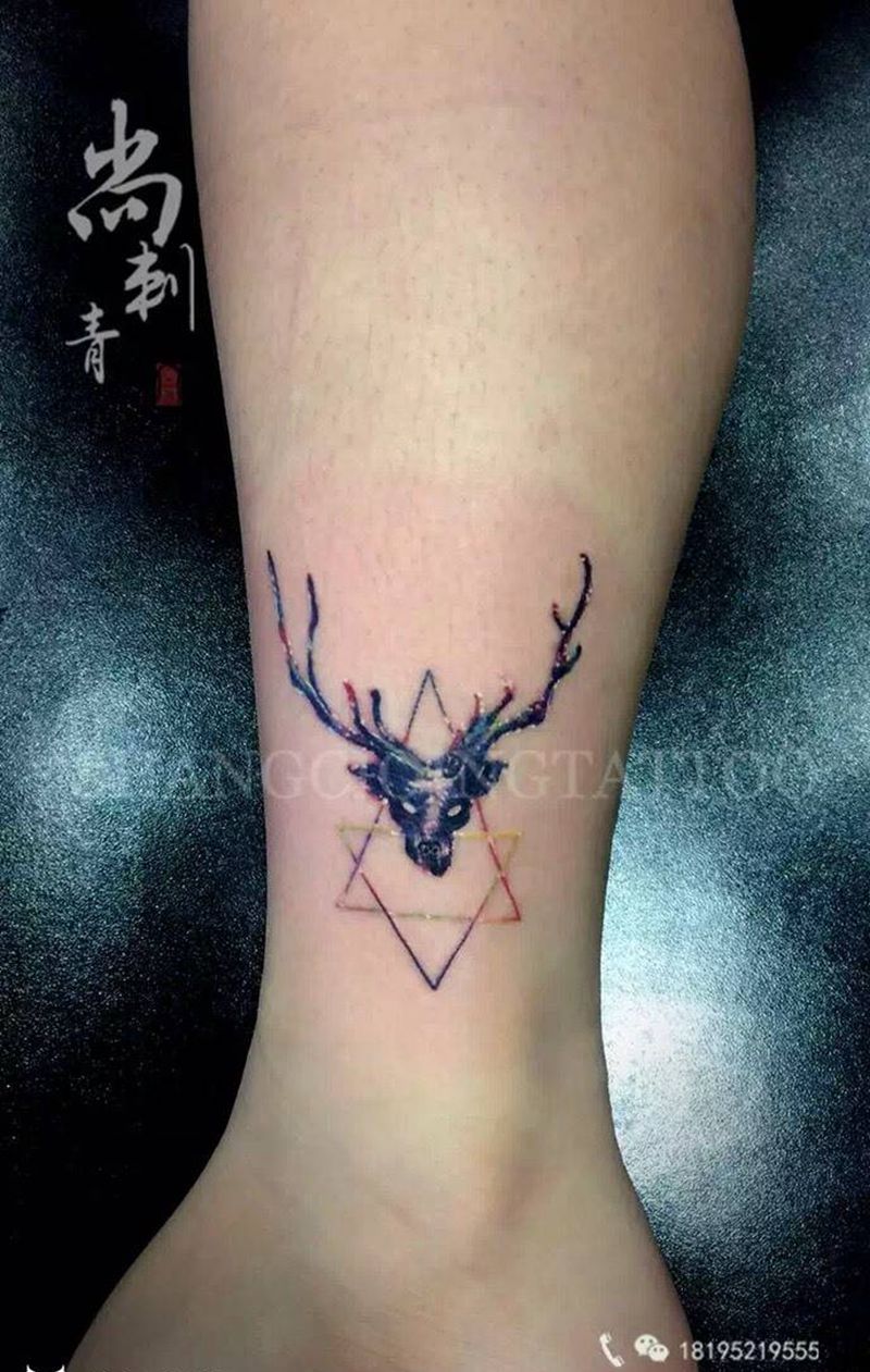 小鹿纹身图片_成品腿部欧美动物几何纹身图案
