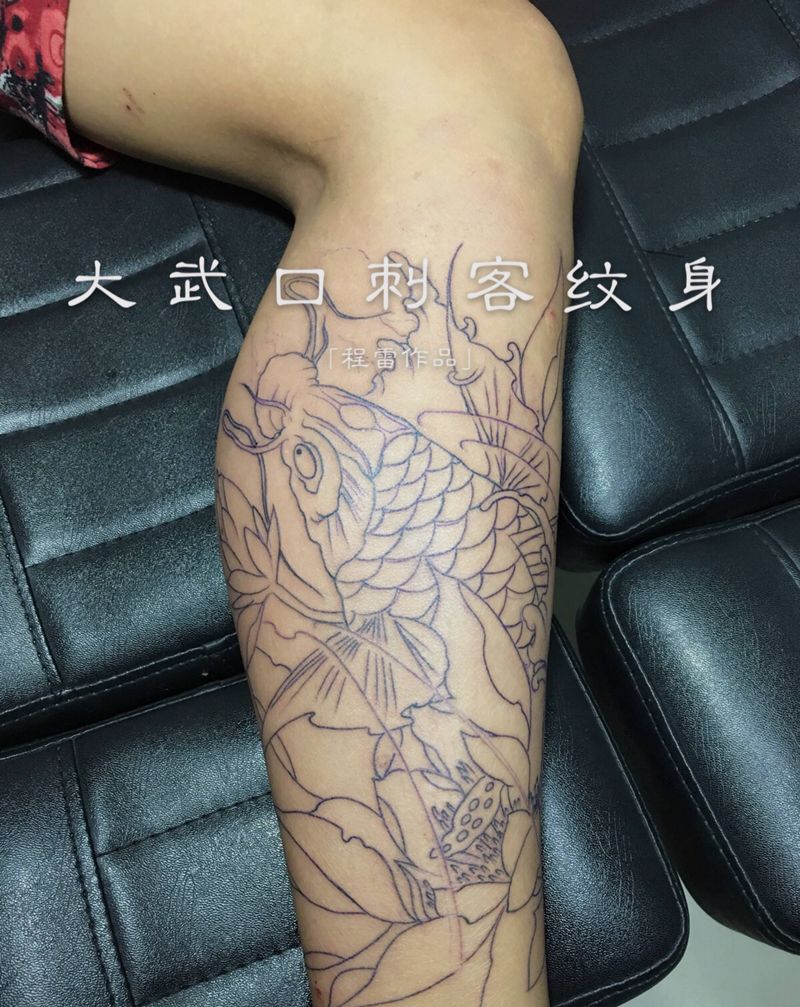 本店作品，小腿锦鲤纹身图片