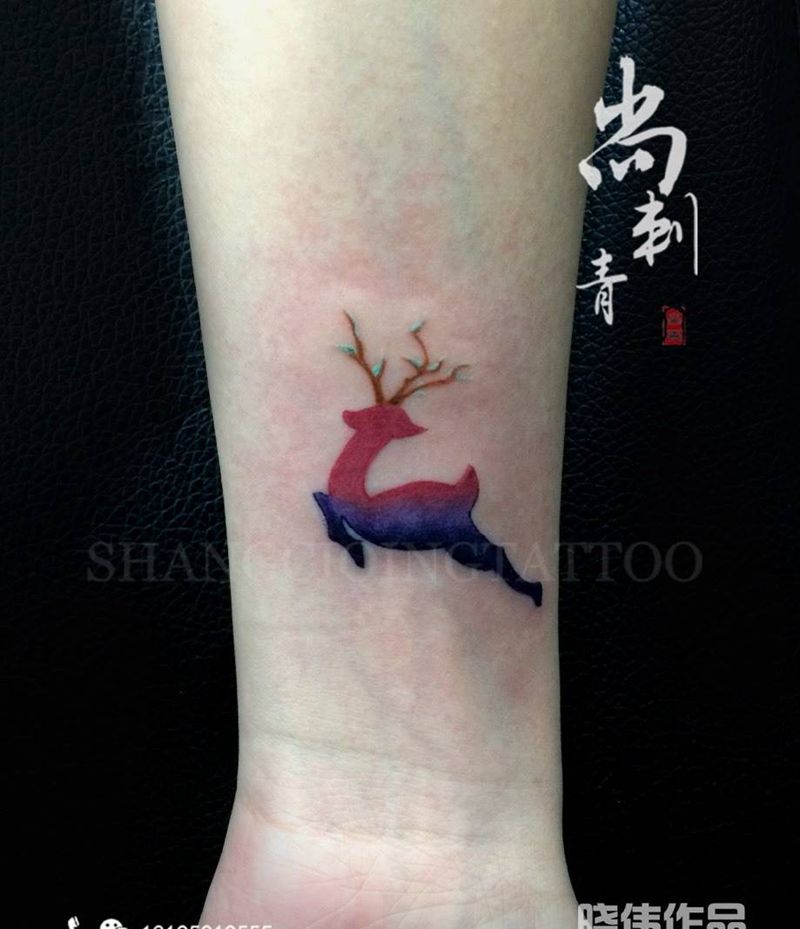 小鹿纹身图片_成品手臂欧美清新动物纹身图案