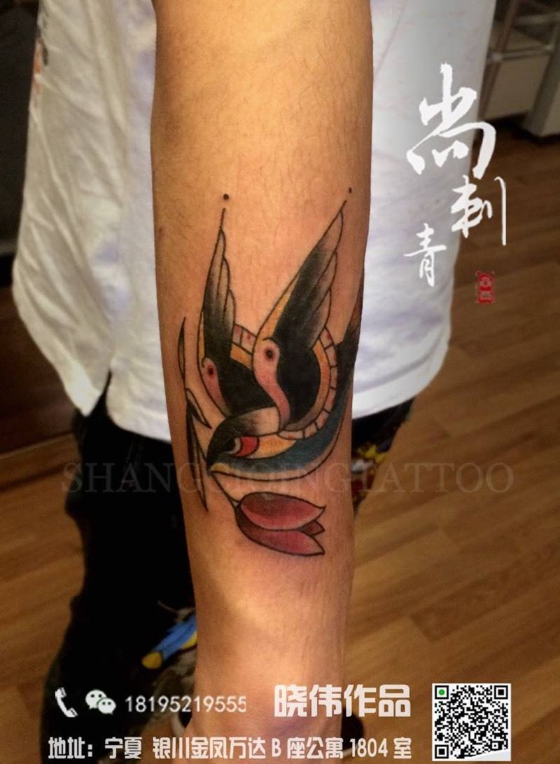 燕子纹身图片_成品手臂欧美传统动物纹身图案