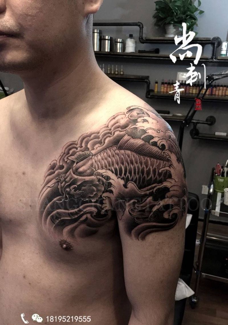 半甲鱼纹身图片_成品胸部肩部传统动物原创纹身图案