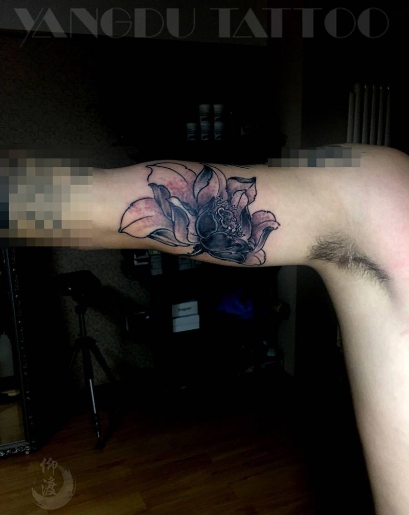 新传统 荷花纹身图片_原创纹身图案