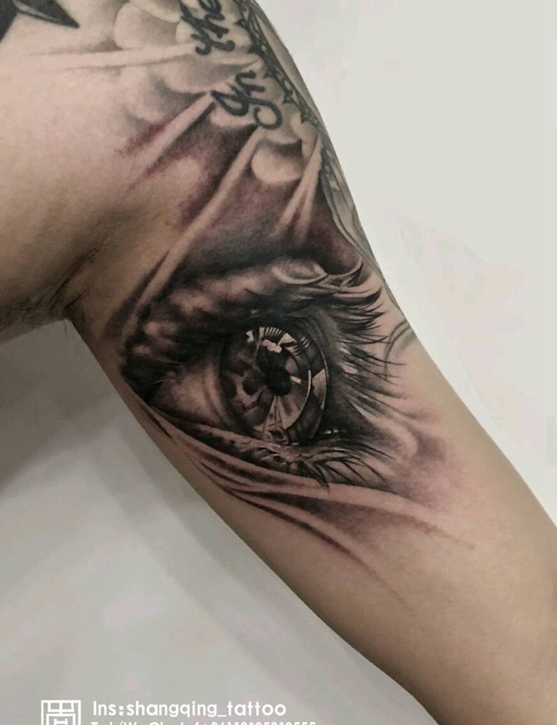 眼睛纹身图片_手臂欧美写实纹身图案