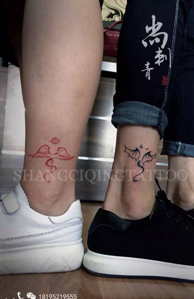 情侣翅膀纹身图片_成品腿部欧美清新字符情侣纹身图案