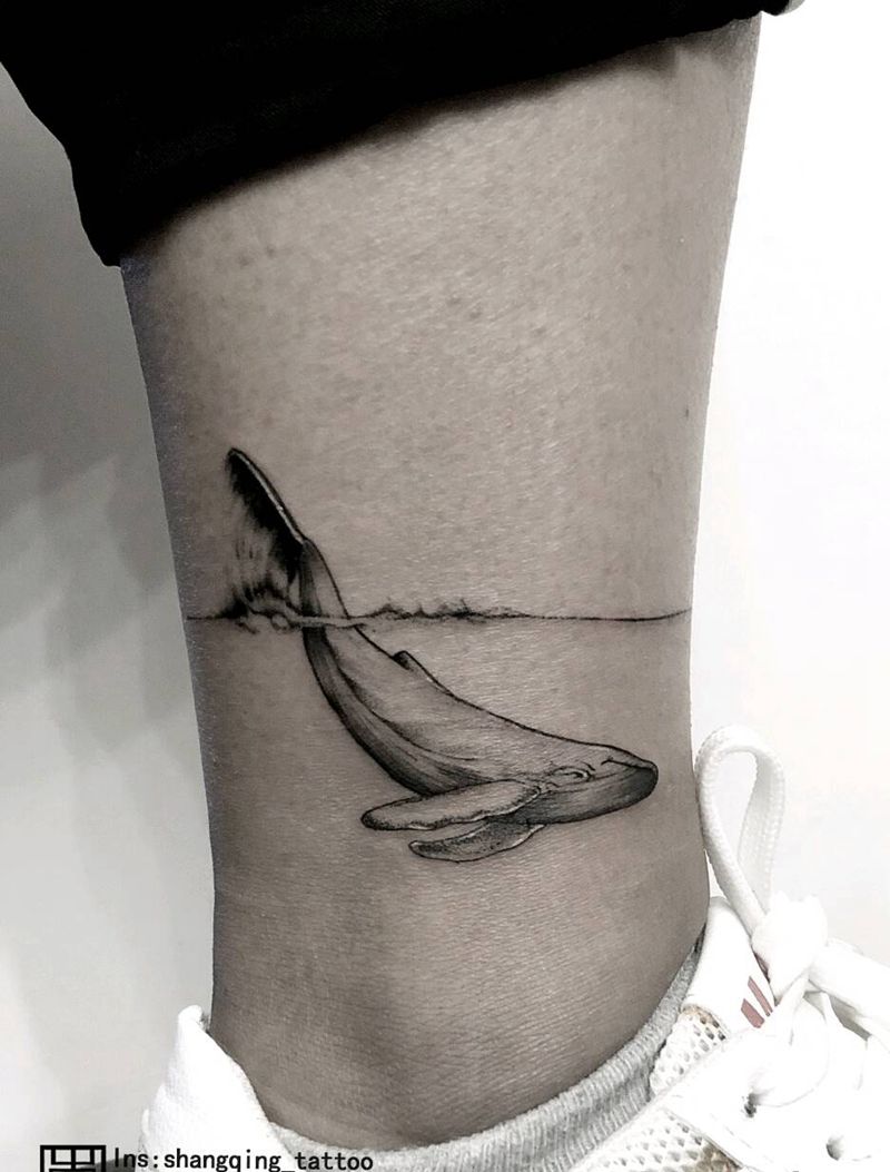 鲸鱼纹身图片_腿部纹身图案