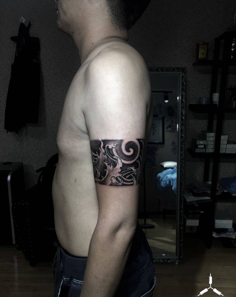 新传统 ／水浪臂环／仰渡纹身图片_原创纹身图案