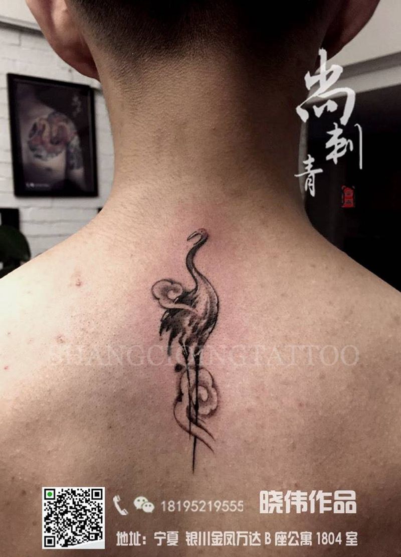 仙鹤纹身图片_成品颈部传统清新动物纹身图案