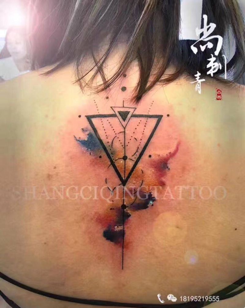 小清新纹身图片_成品背部欧美清新几何原创纹身图案