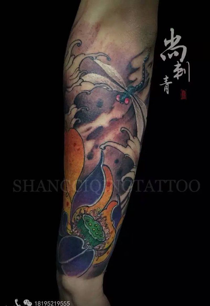 小臂荷花纹身图片_成品手臂传统植物动物纹身图案