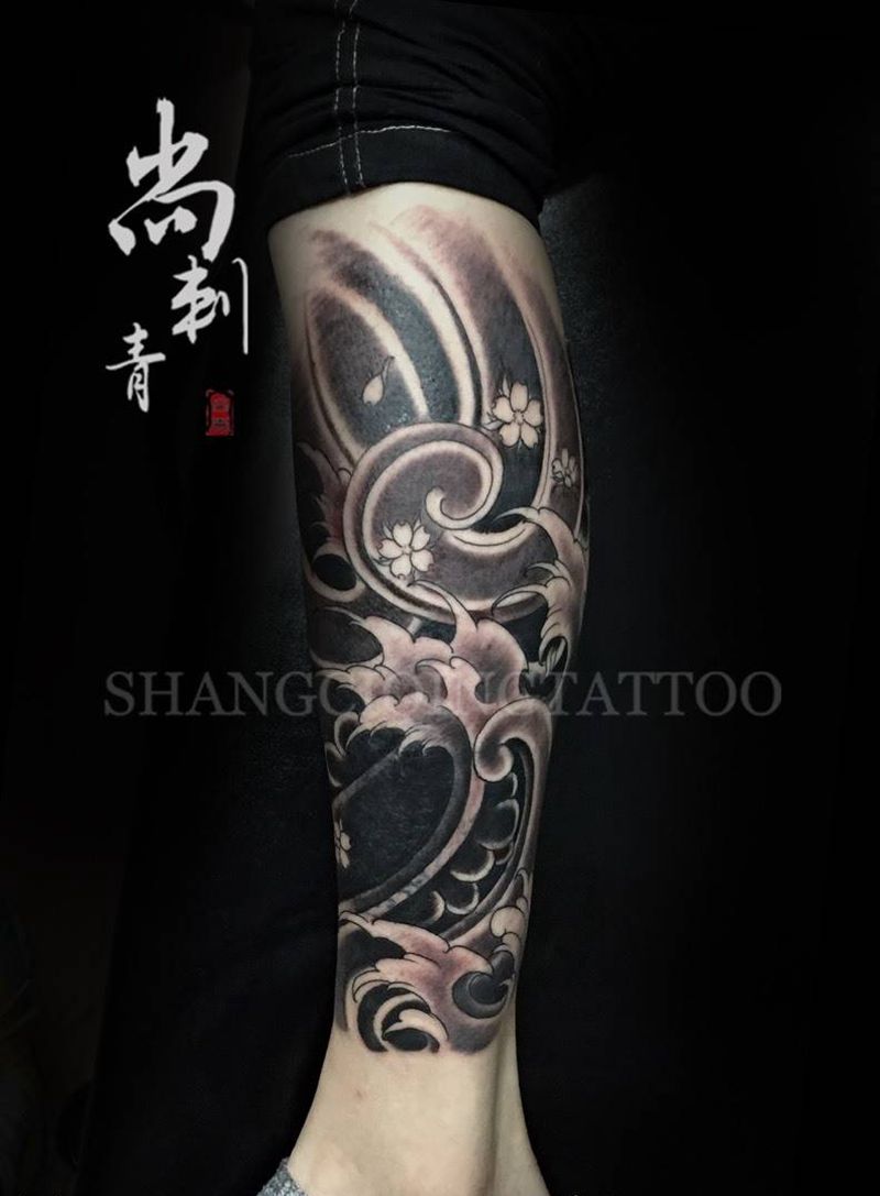 日式板雾浪花遮盖纹身图片_成品腿部传统纹身图案