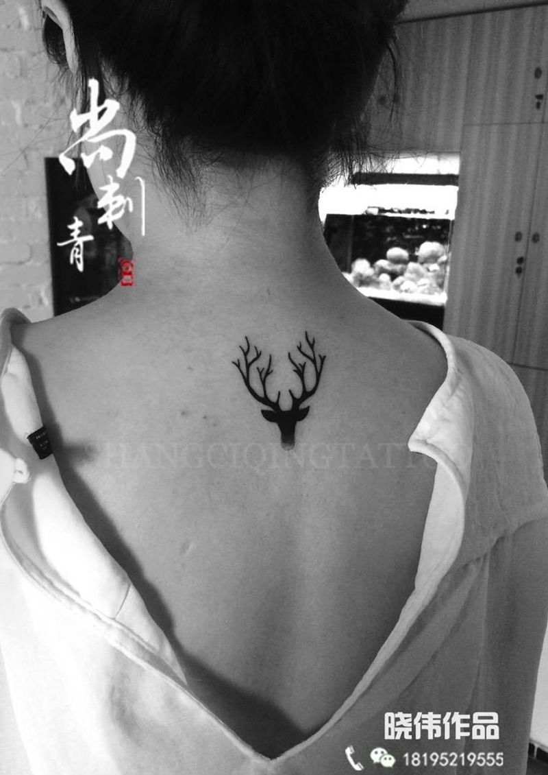 麋鹿纹身图片_成品背部清新动物欧美纹身图案