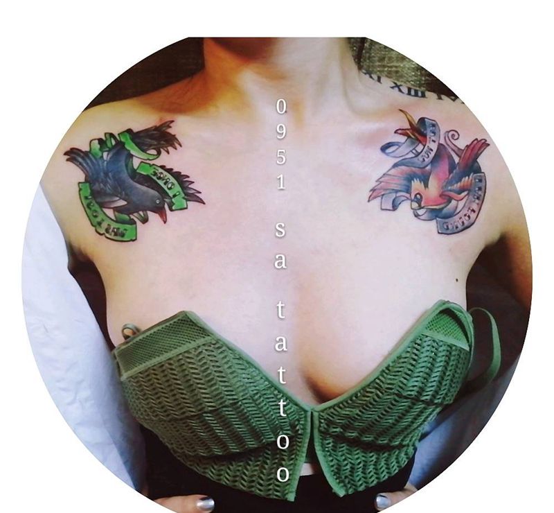 燕子纹身图片_胸部New School纹身图案