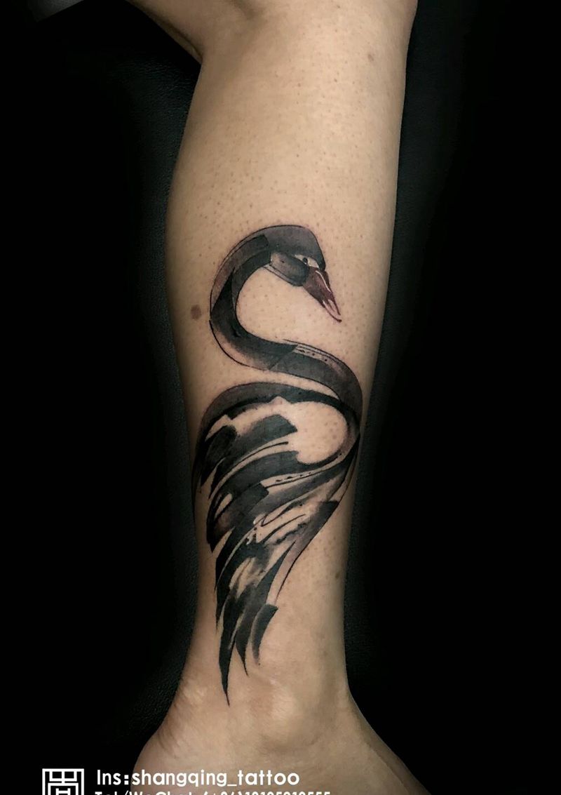 天鹅纹身图片_腿部传统清新动物成品纹身图案