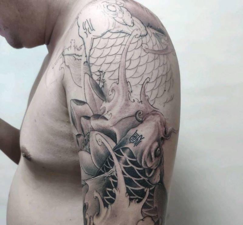 鲤鱼纹身图片_手臂新传统纹身图案