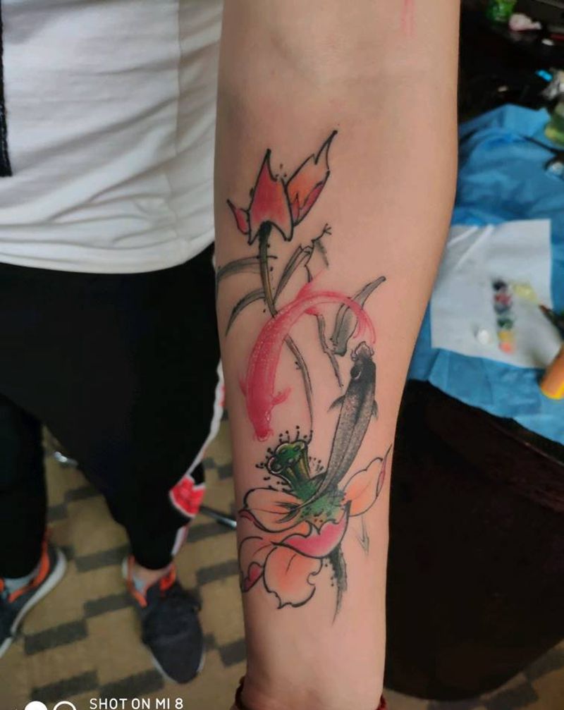 荷花鱼纹身图片