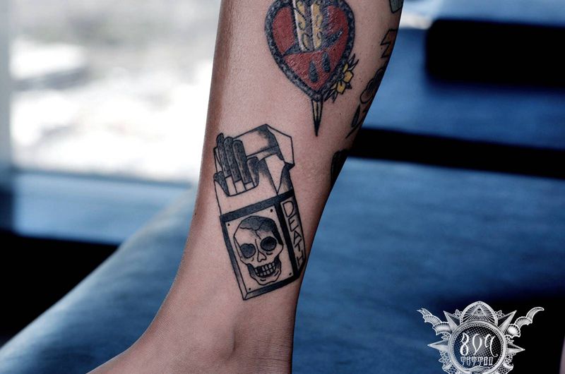 黑灰oldschool纹身图片_腿部Old School纹身图案