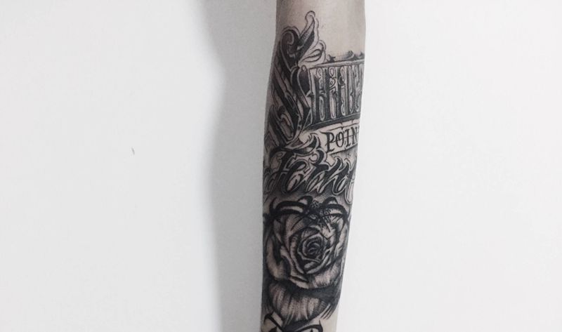 花体未完纹身图片_手臂花体字点刺纹身图案