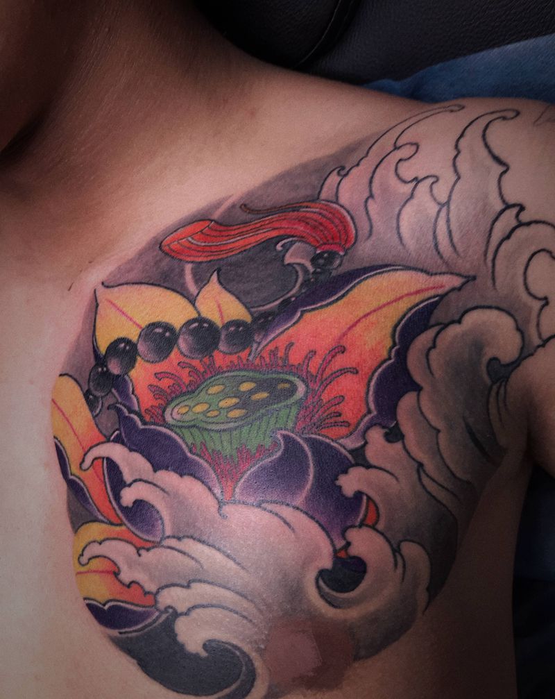 莲纹身图片_胸部新传统纹身图案